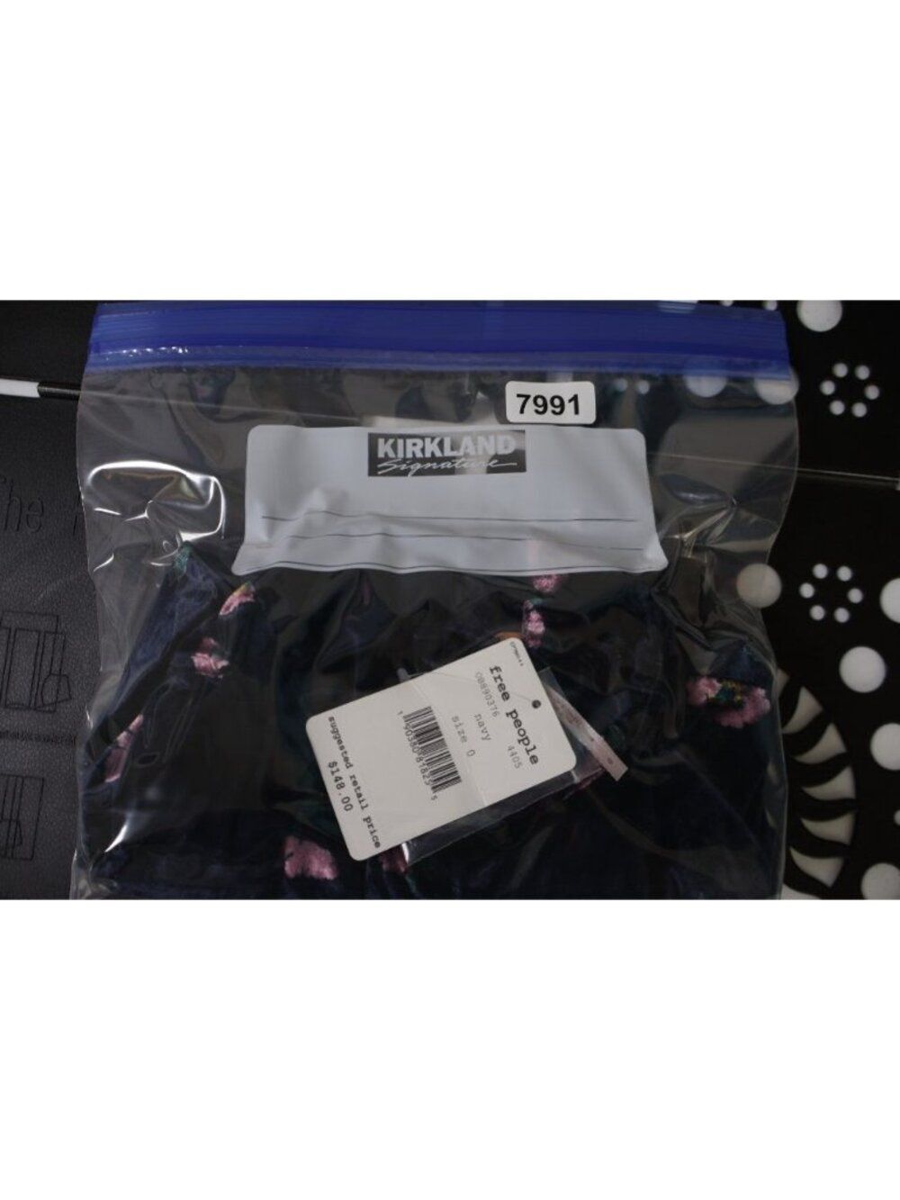 Free People Be My Baby Velvet Mini Dress Size 0 Navy Floral Print Flutter Sleeve - Picture 16 of 16